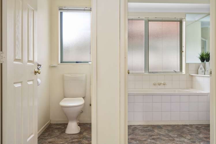 10 John Webb Drive Glenview_18