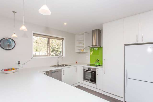 2/136 Pages Road Wainoni_1