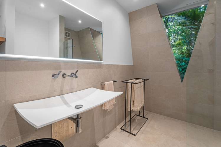 61 Victoria Road South Onetangi_25