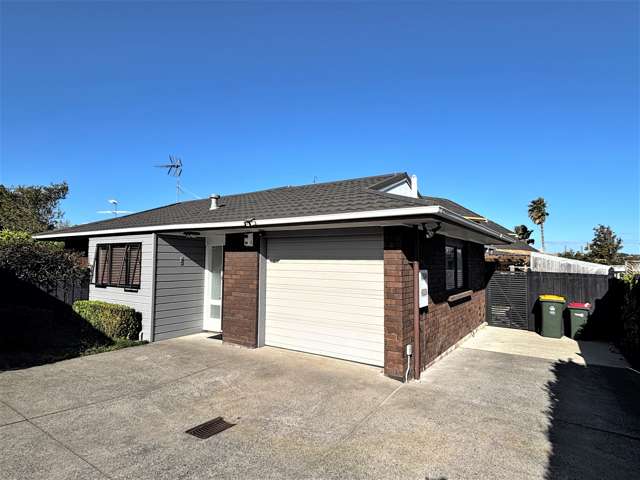 2/79 Mirrabooka Avenue Botany Downs_1