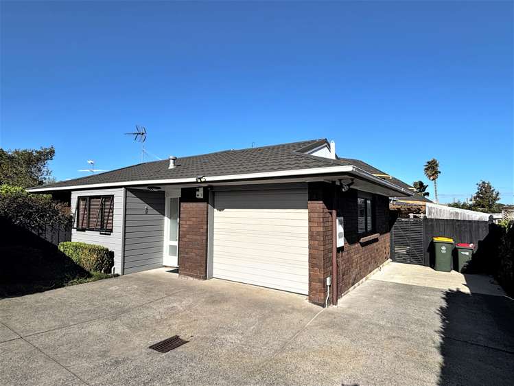 2/79 Mirrabooka Avenue Botany Downs_1