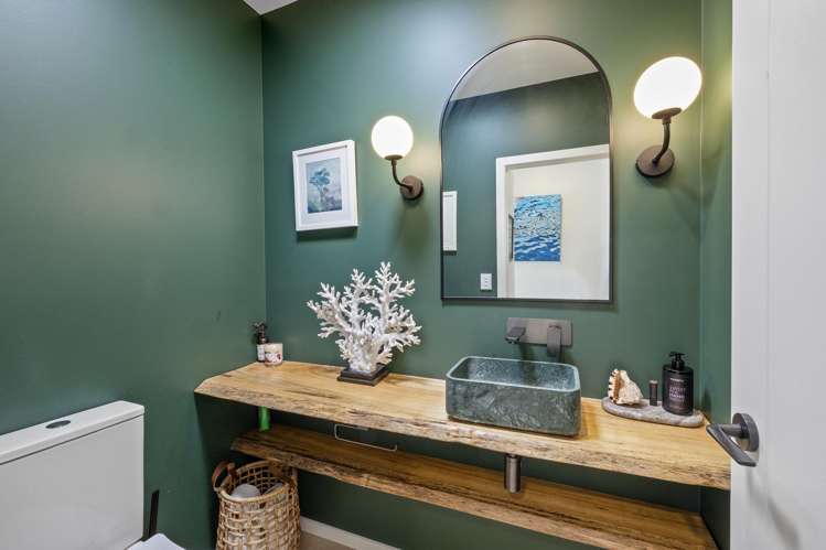 1506 Egmont Road Egmont Village_13