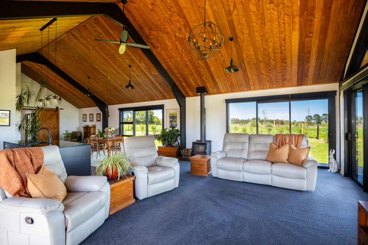 31 Kaihihi Road Okato_11