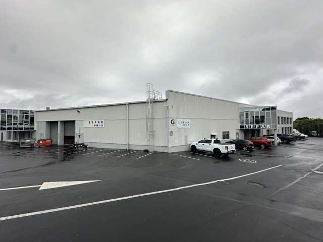 Well-located Mt Wellington industrial unit -978sqm