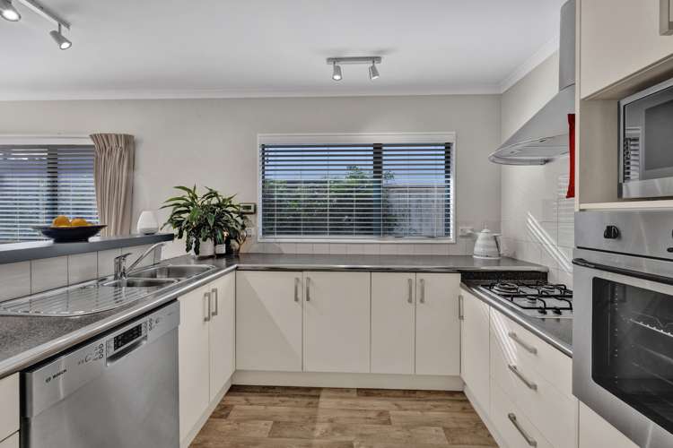 2 Kawaroa Close New Plymouth Central_10