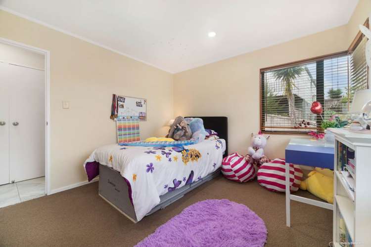 2/6 Wilkinson Way Browns Bay_17
