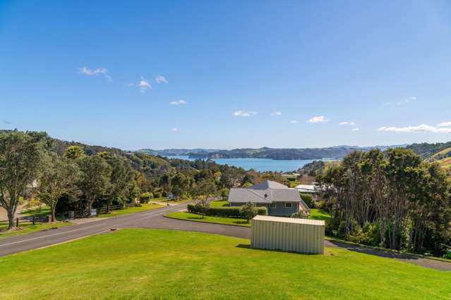 SEA VIEWS & PLANS TOO!
