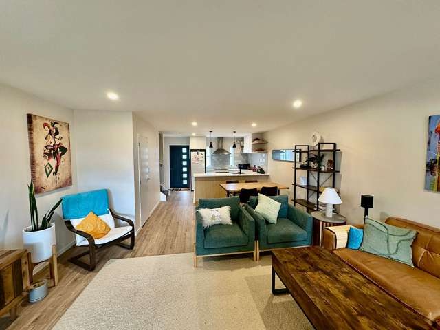 Modern Kitchen. 2 secured carparks. Walk to Train