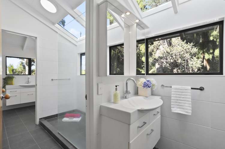 246 Scenic Drive Titirangi_11