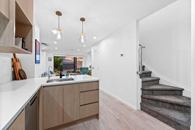 5/1A Royal View Road Te Atatu South_6