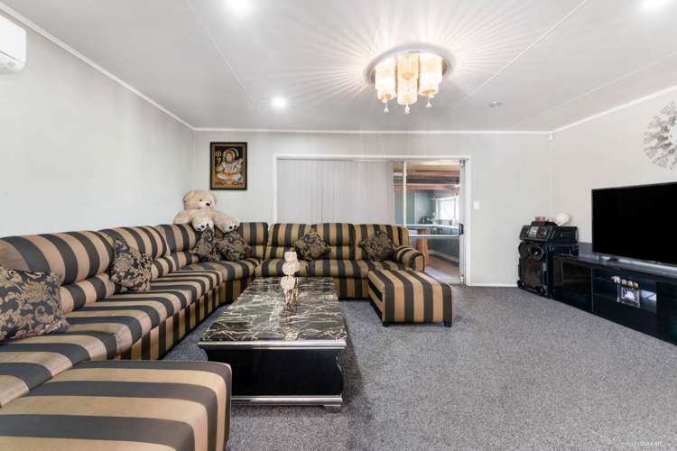 1/6 Frobisher Way Clendon Park_1