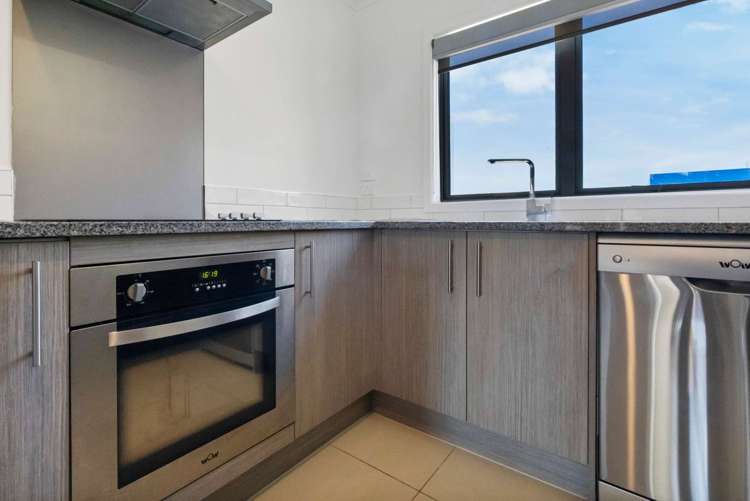 5/7 Vialou Street Hamilton Central_3