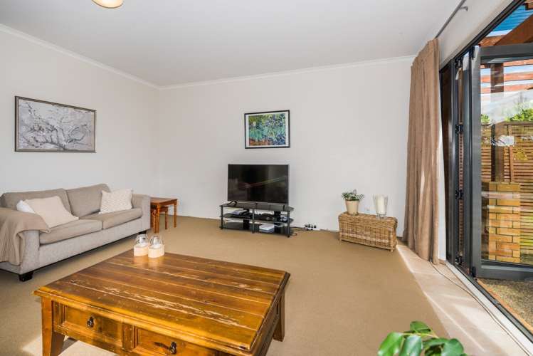 7 Ashurst Lane Greenhithe_19