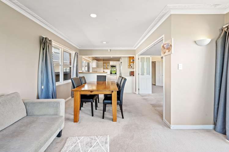 18 Paisley Street Mellons Bay_9