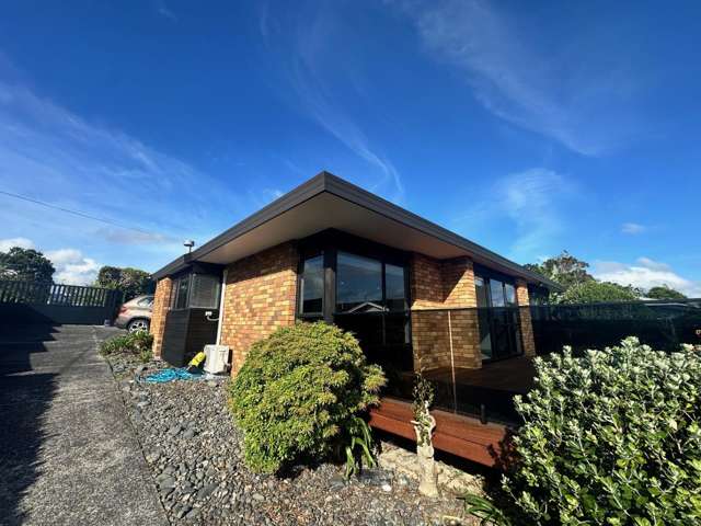 Spacious 3-Bedroom Family Home in Sought-After Mairangi Bay