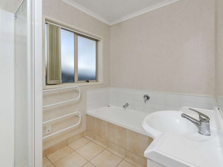 42 Robin Brooke Drive Flat Bush_8