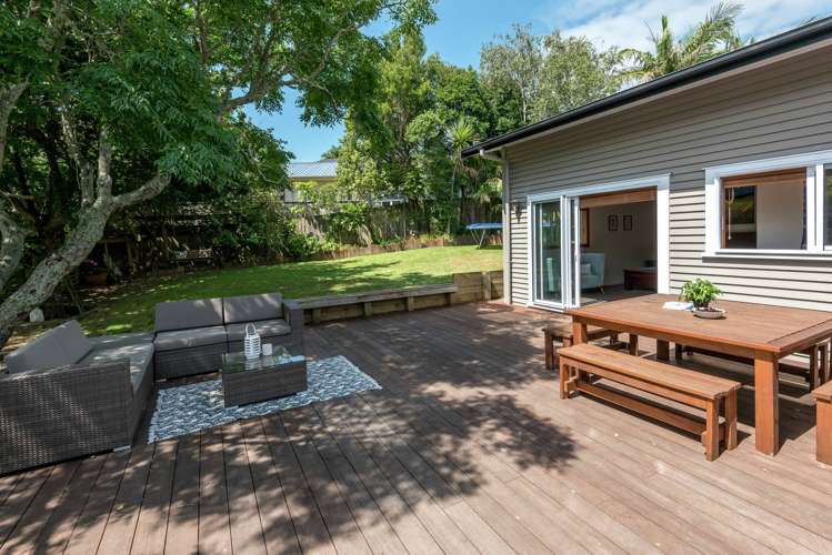 92 Beach Road Mellons Bay_4