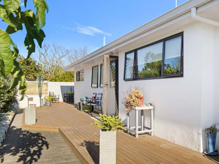 10 Fern Grove Taradale_16