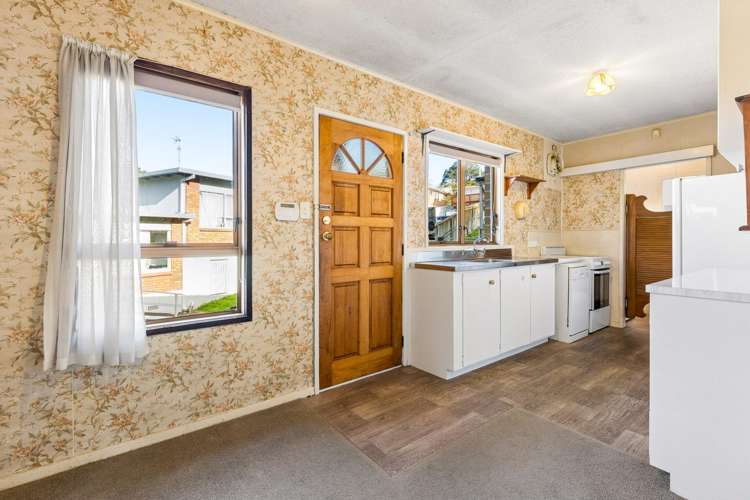 2/11 Ayton Drive Totara Vale_8