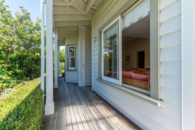 218 High Street South Carterton_21