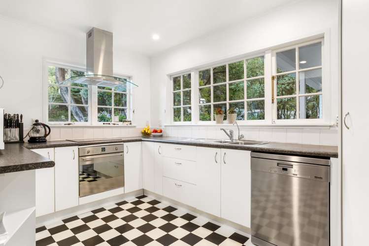 221 Godley Road Titirangi_9