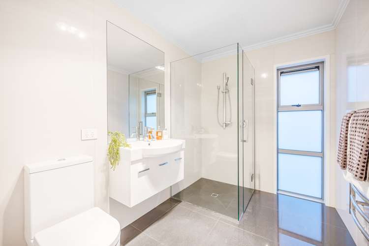 8 Tuatini Place Long Bay_24