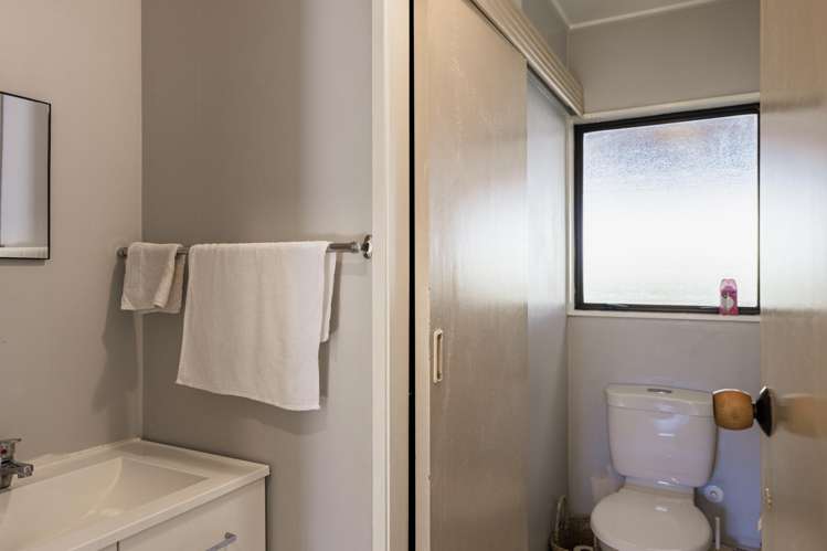 100 Sylvan Road Parkvale_9