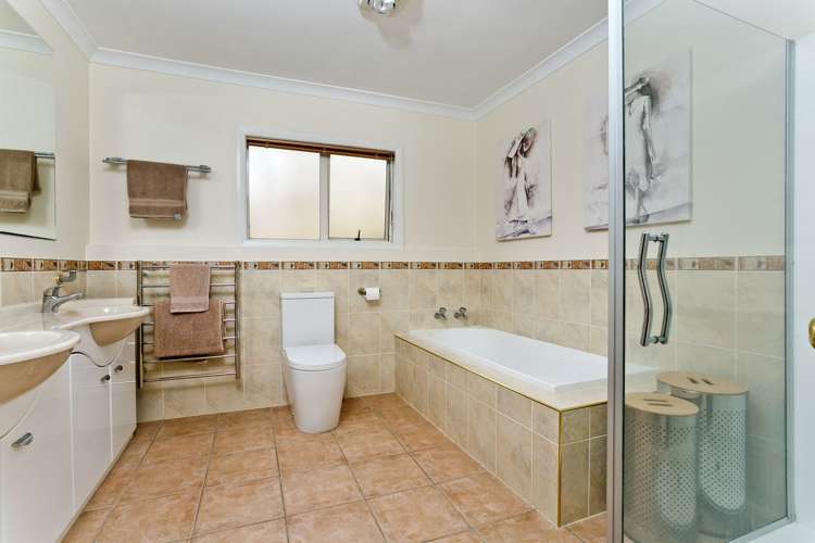 9 Falstone Lane Browns Bay_16