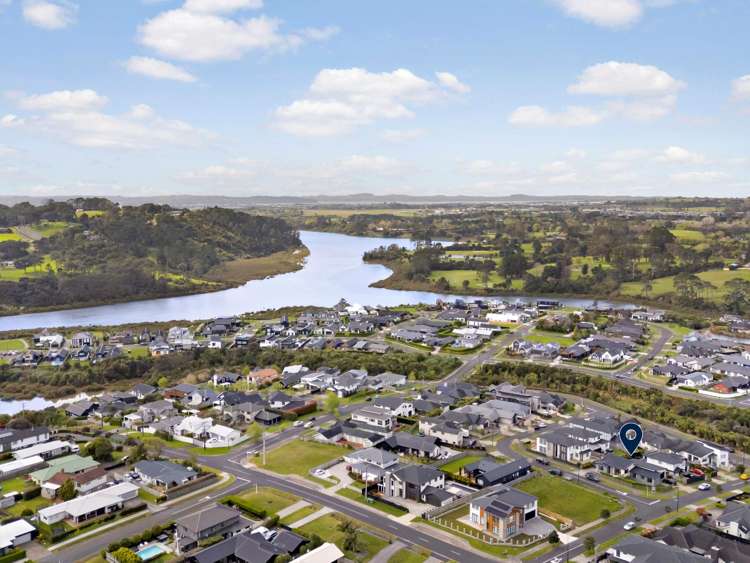 5 Byron Drury Way Riverhead_15