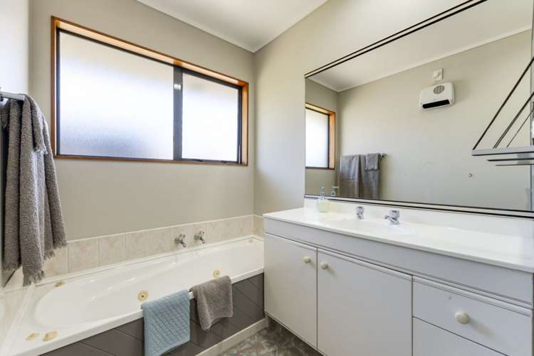 52 Aldinga Avenue Stoke_15