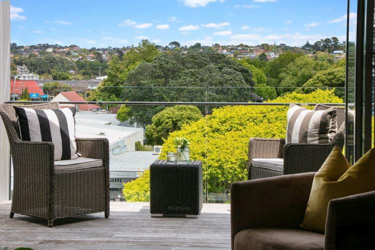 8/16 Beach Front Lane Browns Bay_9