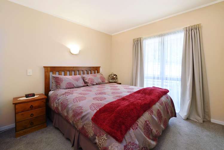 104 Saint Vincent Street Toi Toi_7