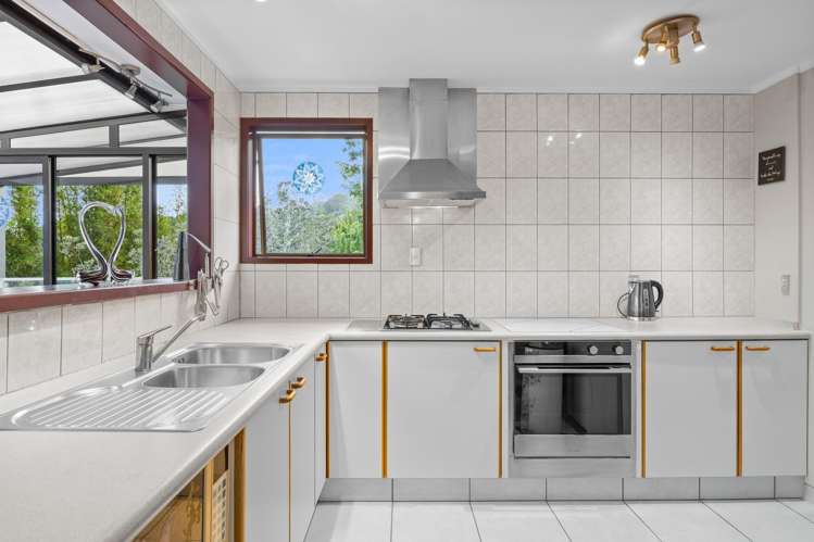 274 Forest Hill Road Waiatarua_11