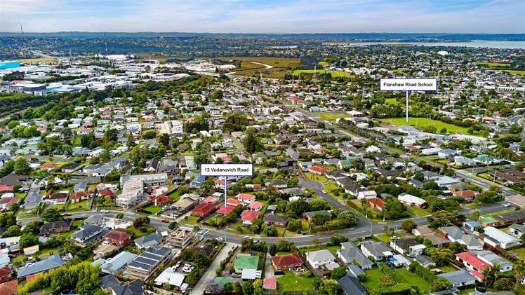 13 Vodanovich Road Te Atatu South_24