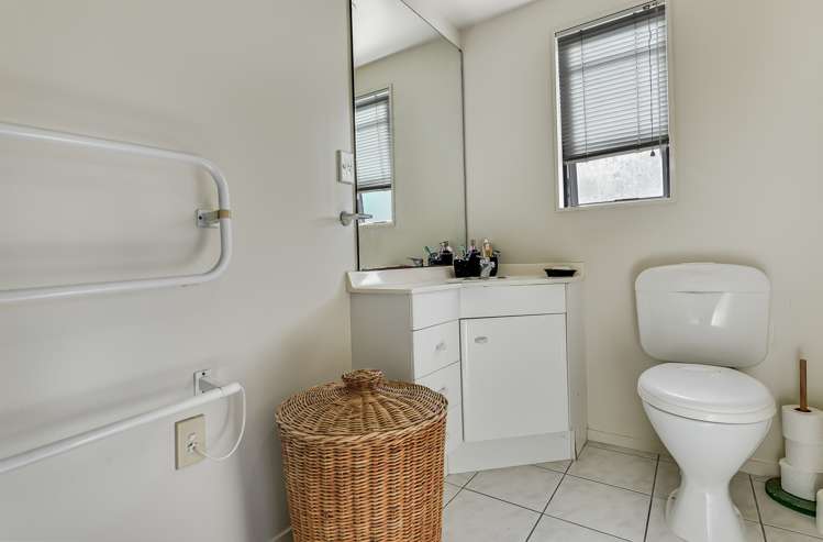 21 Ayrshire Drive Grandview Heights_15