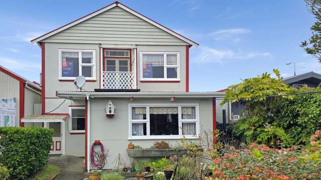 Investment opposite the beach