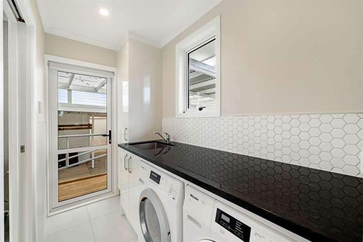 4 Rixon Place Te Atatu Peninsula_21