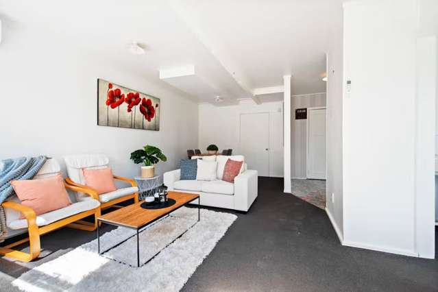 180A Tuhikaramea Road [FLAT] Dinsdale_2