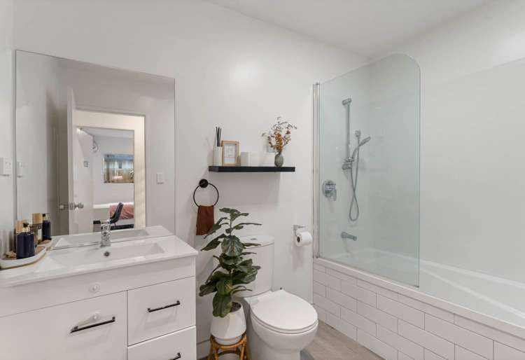 63 Black Beech Crescent Takanini_13