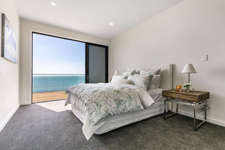 8a Crispe Road Clarks Beach_7