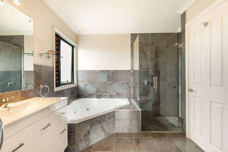 67 Staincross Street Green Bay_13