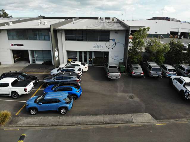 A-grade office, showroom and warehouse in Manukau