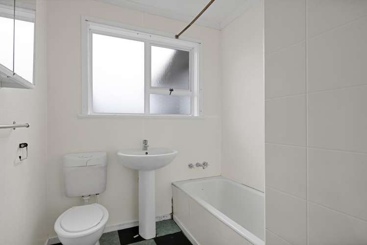 65 Domett Street Opunake_21