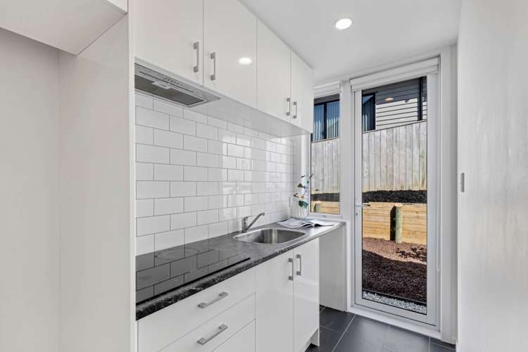 36 Fernhill Way Oteha_22