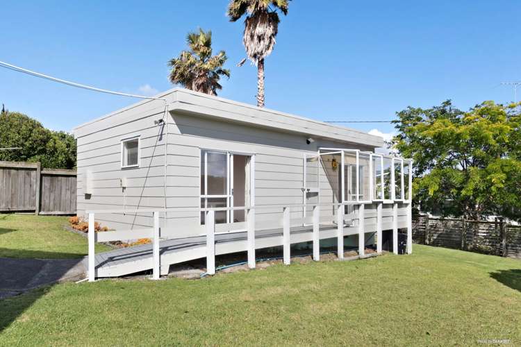 1048 Whangaparaoa Road Tindalls Beach_11