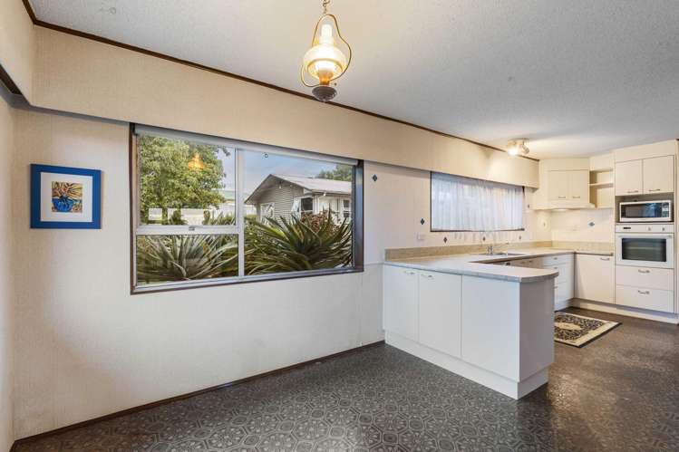 32 Triangle Road Massey_20