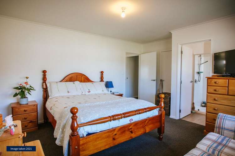 29 Finch Street Albert Town_9