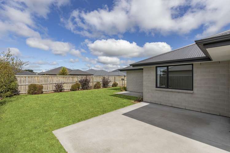 74 Quinn Crescent Woodend_19