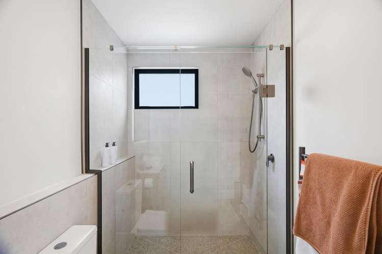 23 Carnaveron Drive Lincoln_13