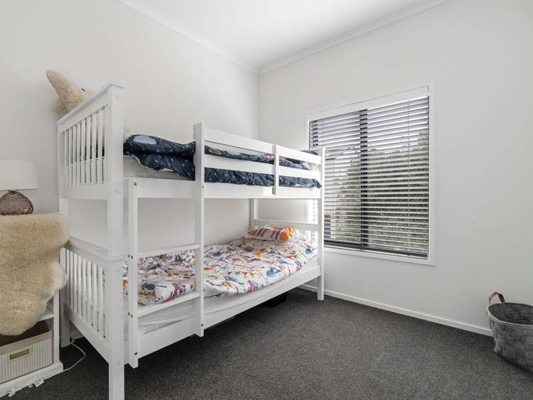 6 Barnea Circle Glen Eden_11